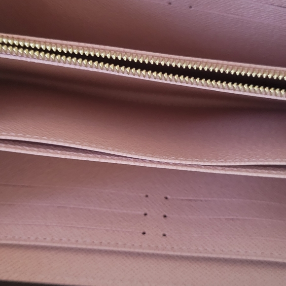 Louis Vuitton Zippy Wallet (Monogram) - Picture 8 of 8